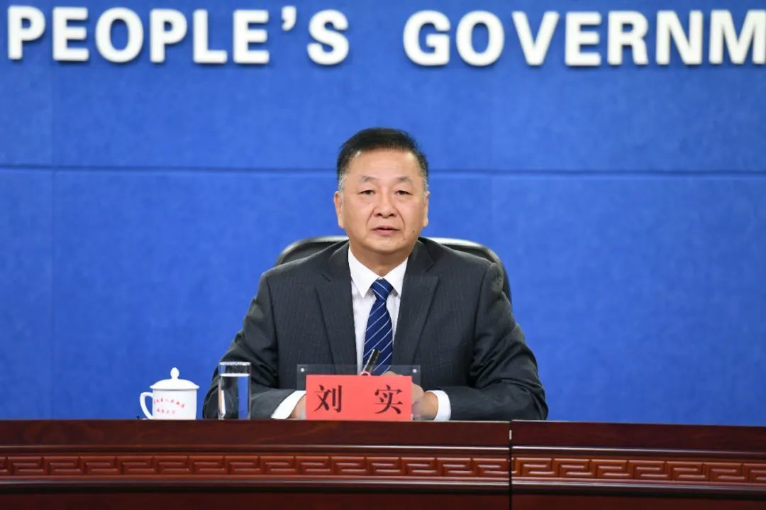 吉林省气象局总工程师刘实介绍情况。图片来源:吉林发布