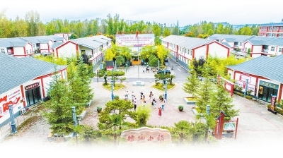涧口乡鳔池小镇乡里中心聚民心