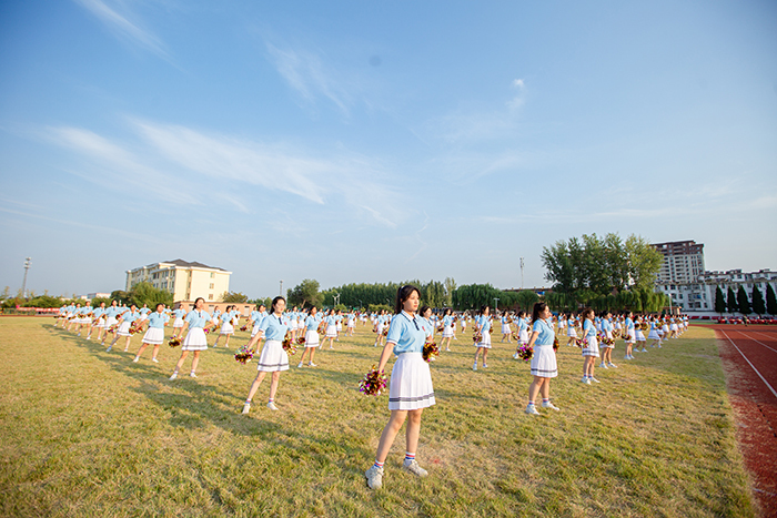 啦啦操《向快乐出发》