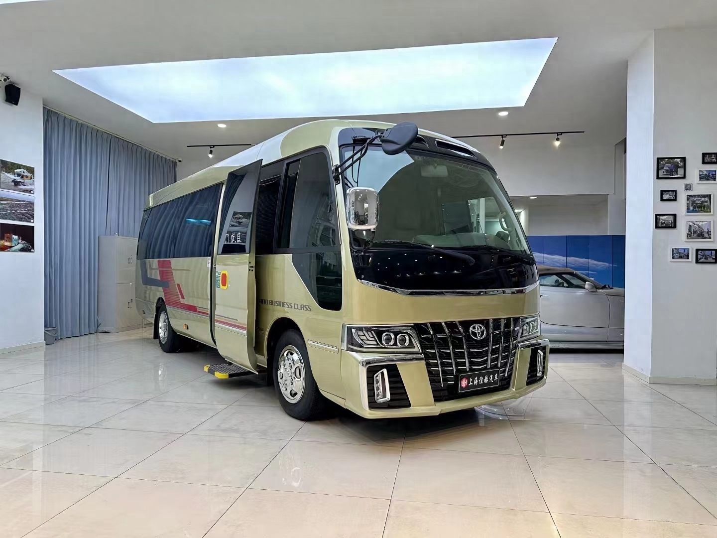 丰田考斯特10座豪华商务车现车活动特价