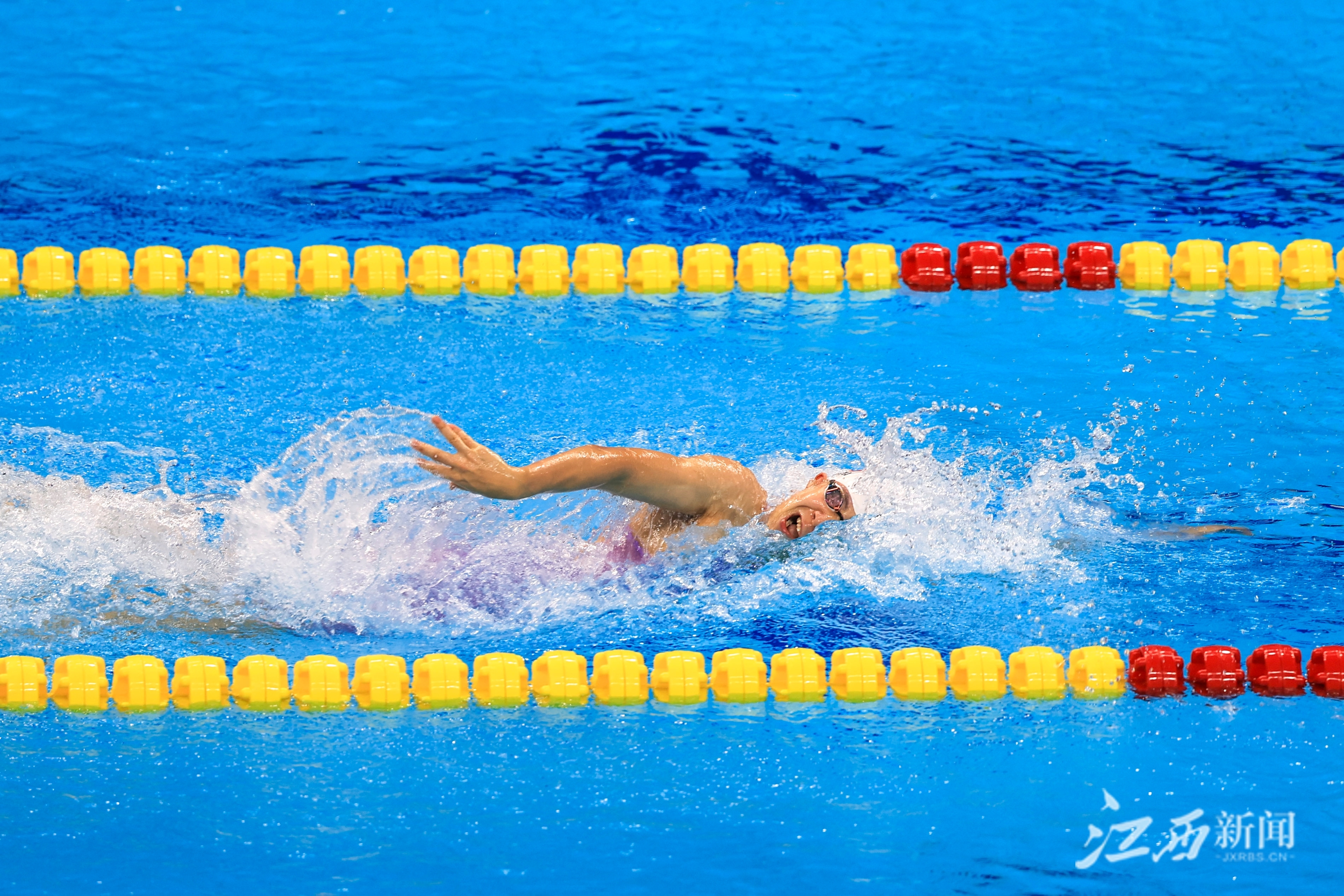 ▲程玉洁在本届亚运会女子4x100米自由泳接力决赛中。摄影 | 江西日报特派全媒体记者李征