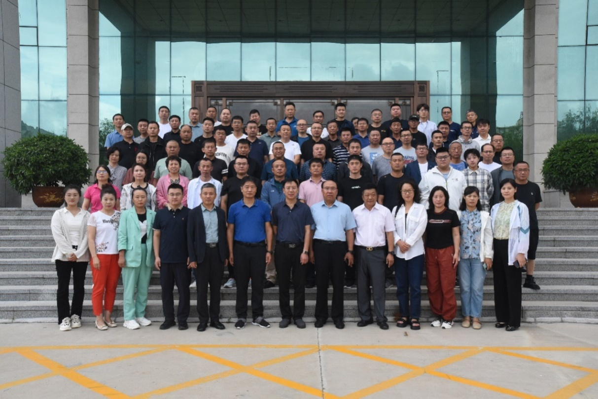 2023年吉林省中药材产业重大协同推广项目——防风优质生产技术观摩会在洮南市举办