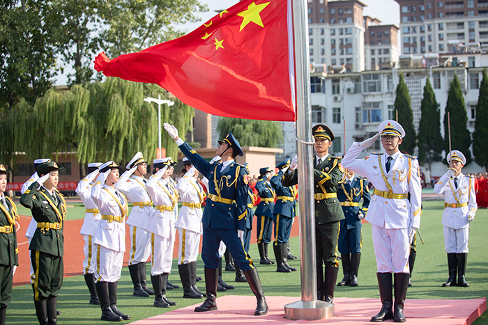 升国旗，奏唱国歌