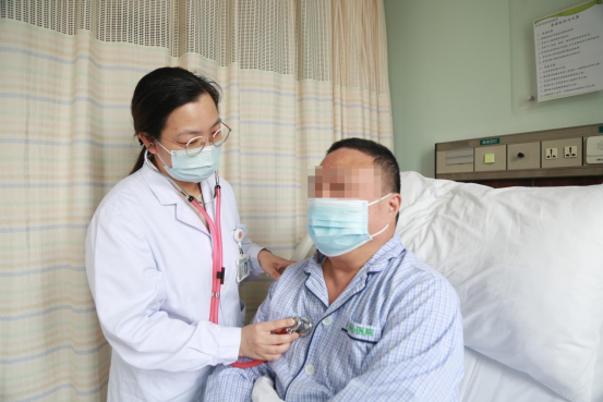 手术后的黄先生脱离了生命危险