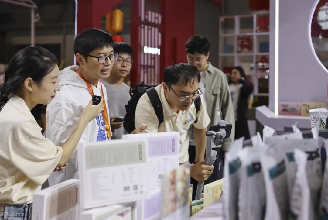 火火火！徐州文化博览会第三天“人从众”热度爆棚