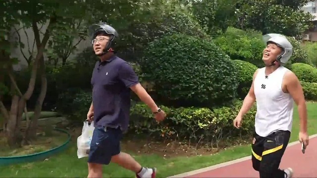 小伙儿体验外卖员生活，忙碌4小时仅赚25元，还被倒扣9毛