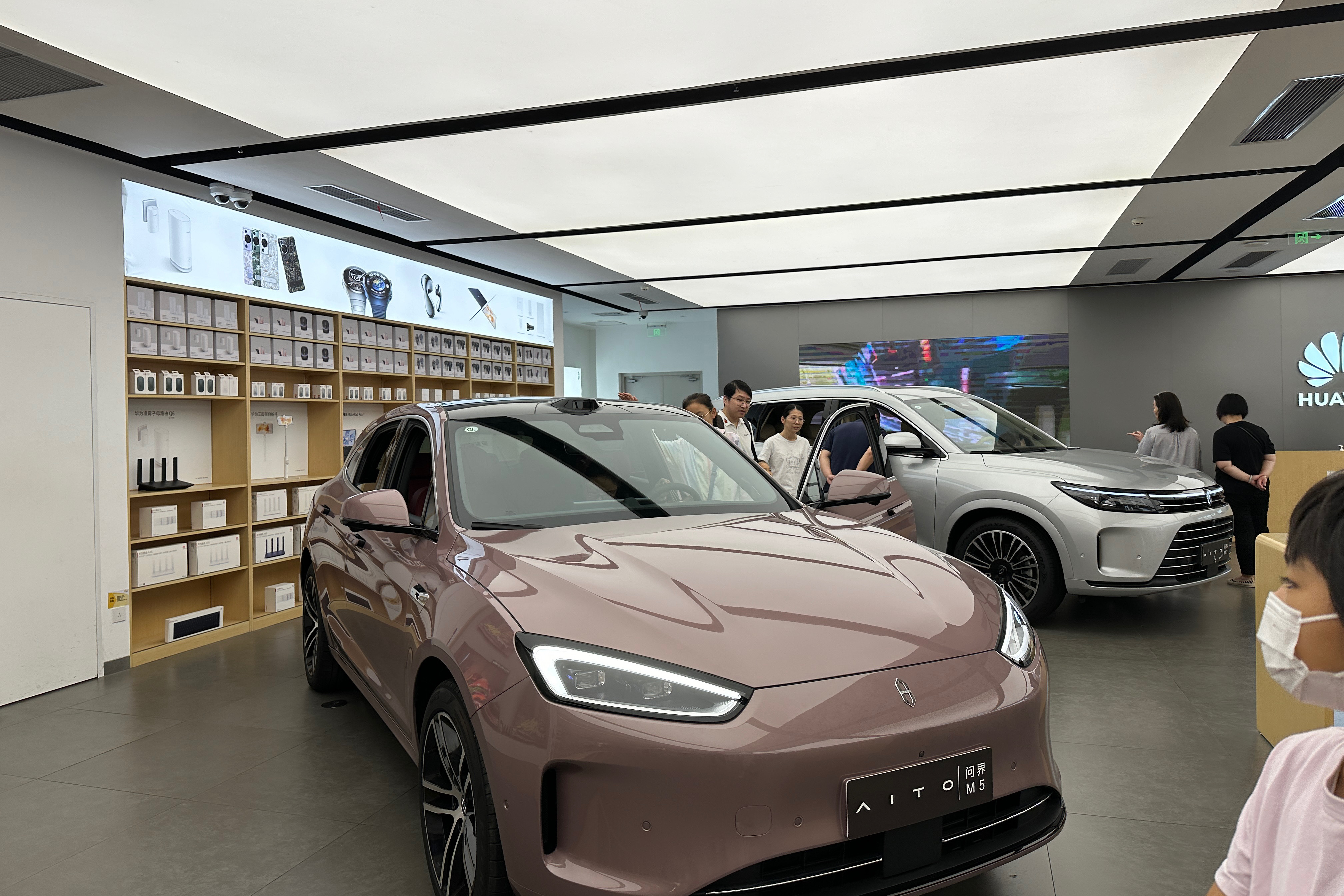 “十一”假期车市销售火爆：新能源车受追捧试驾需提前预约