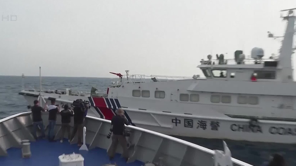 菲律宾：菲中海警船在仁爱礁附近险相撞