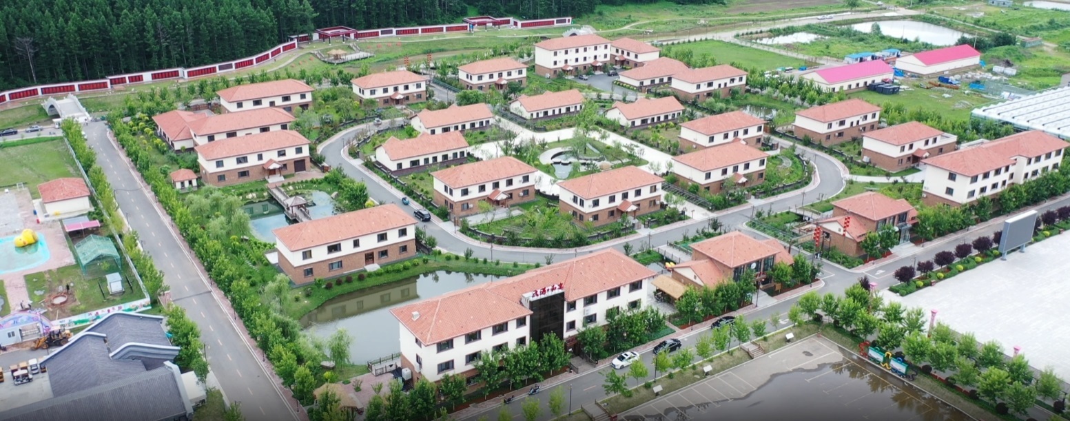 金秋时节的九台区土们岭街道马鞍山村自然风光秀美，特色民宿错落有致，是一处体验感颇佳的旅游休闲目的地。