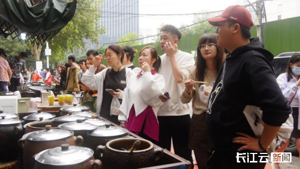 10月5日上午，武汉市山海关路