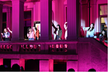 续写爱情故事 燃起老城烟火！青岛首部实景音乐剧《爱情绽放》再次“绽放”安娜别墅