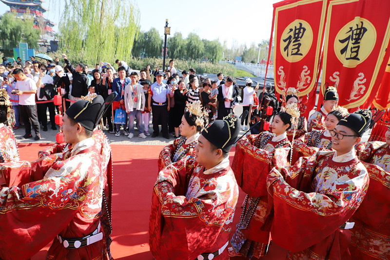 集体婚礼现场。魏志广 摄