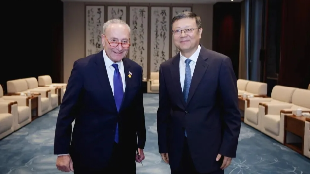 上海市委书记会见美参院多数党领袖舒默
