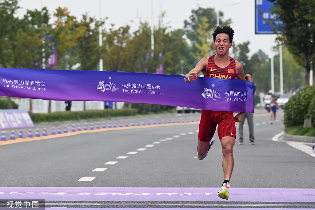 创造历史!何杰获得中国男子马拉松亚运首金_凤凰网
