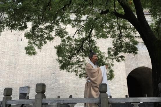 图为西门瓮城中的行为艺术演出。 吴西檬 摄