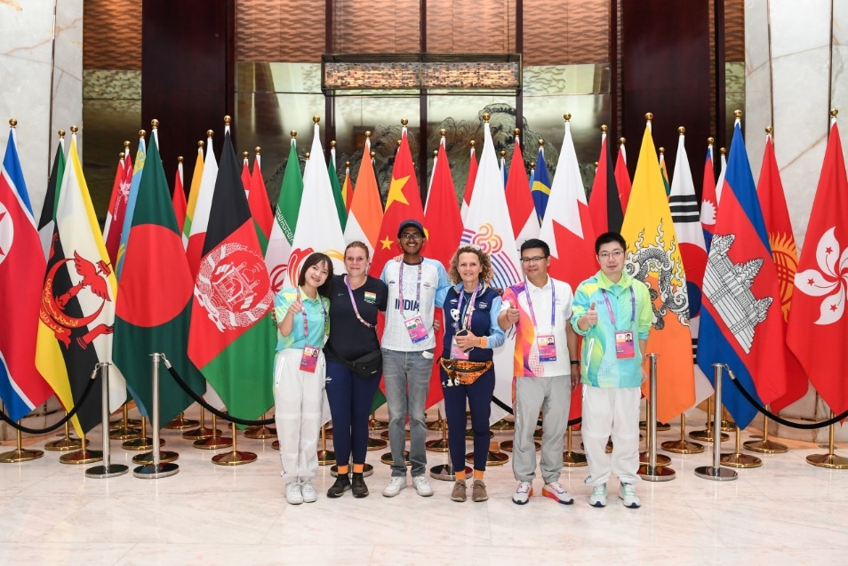 桐庐亚运分村为马术冠军运动员送惊喜