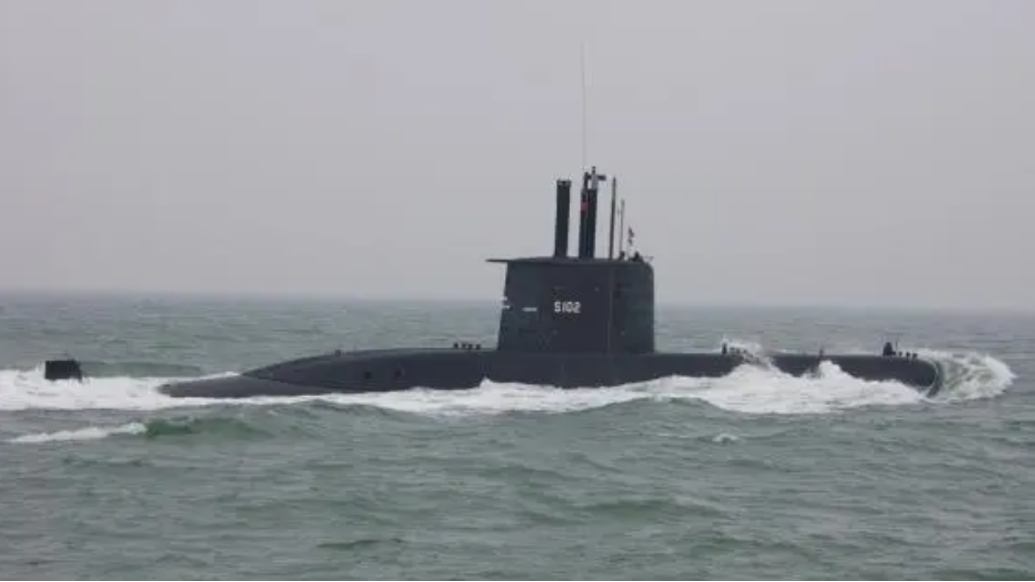 没钱的后果？7名南非潜艇官兵被卷进大海3人死亡