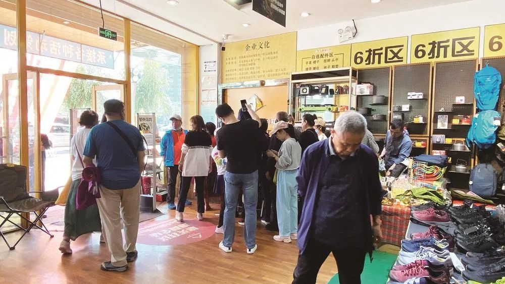 体育商品受到市民欢迎。