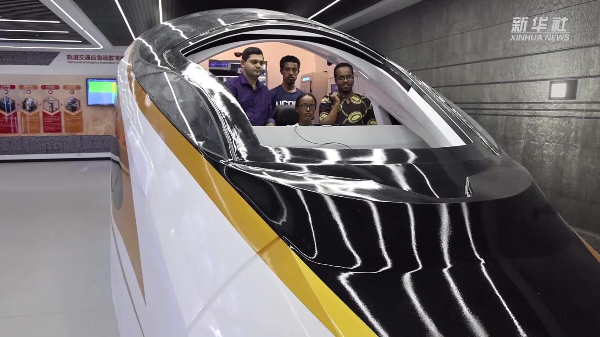 铺筑发展振兴路 谱写友谊新篇章——在“一带一路”铁路线上“授人以渔”的中国实践