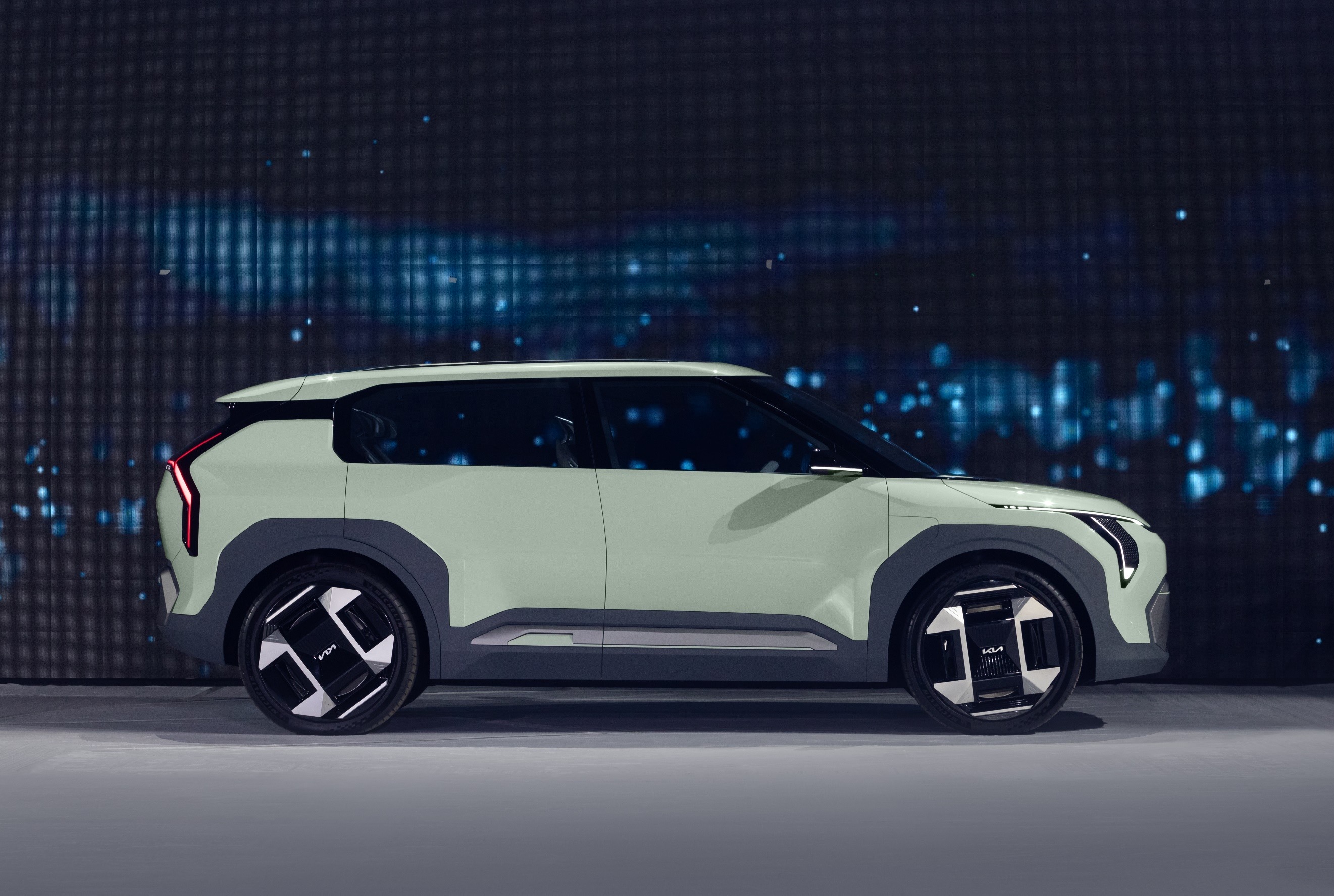 发布EV5及两款概念车  起亚要做“电动汽车普及者”