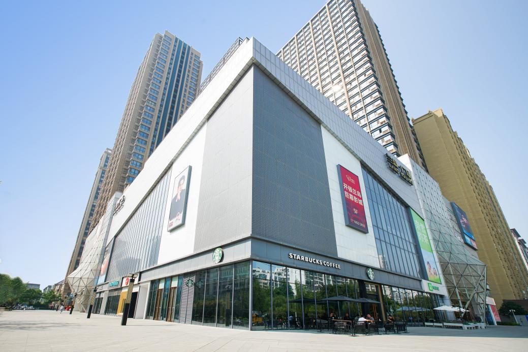 兰岛广场位于高新科技六路与白沙路交汇处,商场融汇时尚购物,休闲娱乐