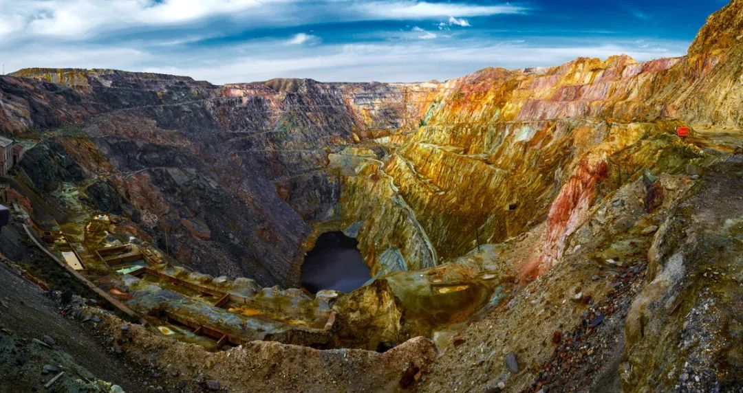 ▲张玉伟　父辈的辉煌