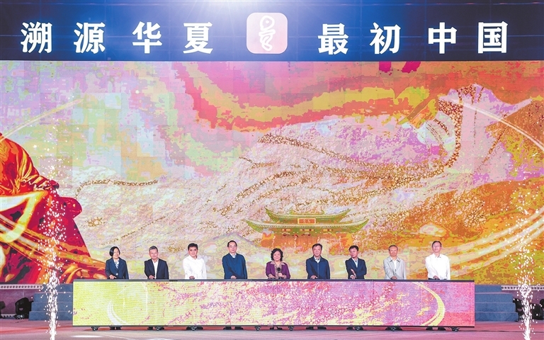 图为9月23日晚第五届尧都文化旅游节在临汾市区九州广场开幕（临汾日报记者 闫锐鹏 苏亚兵 摄）