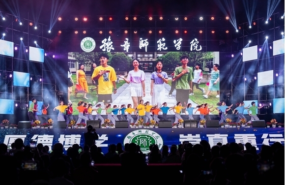 豫章师范学院举行2023迎新暨传承红色基因专场汇报演出