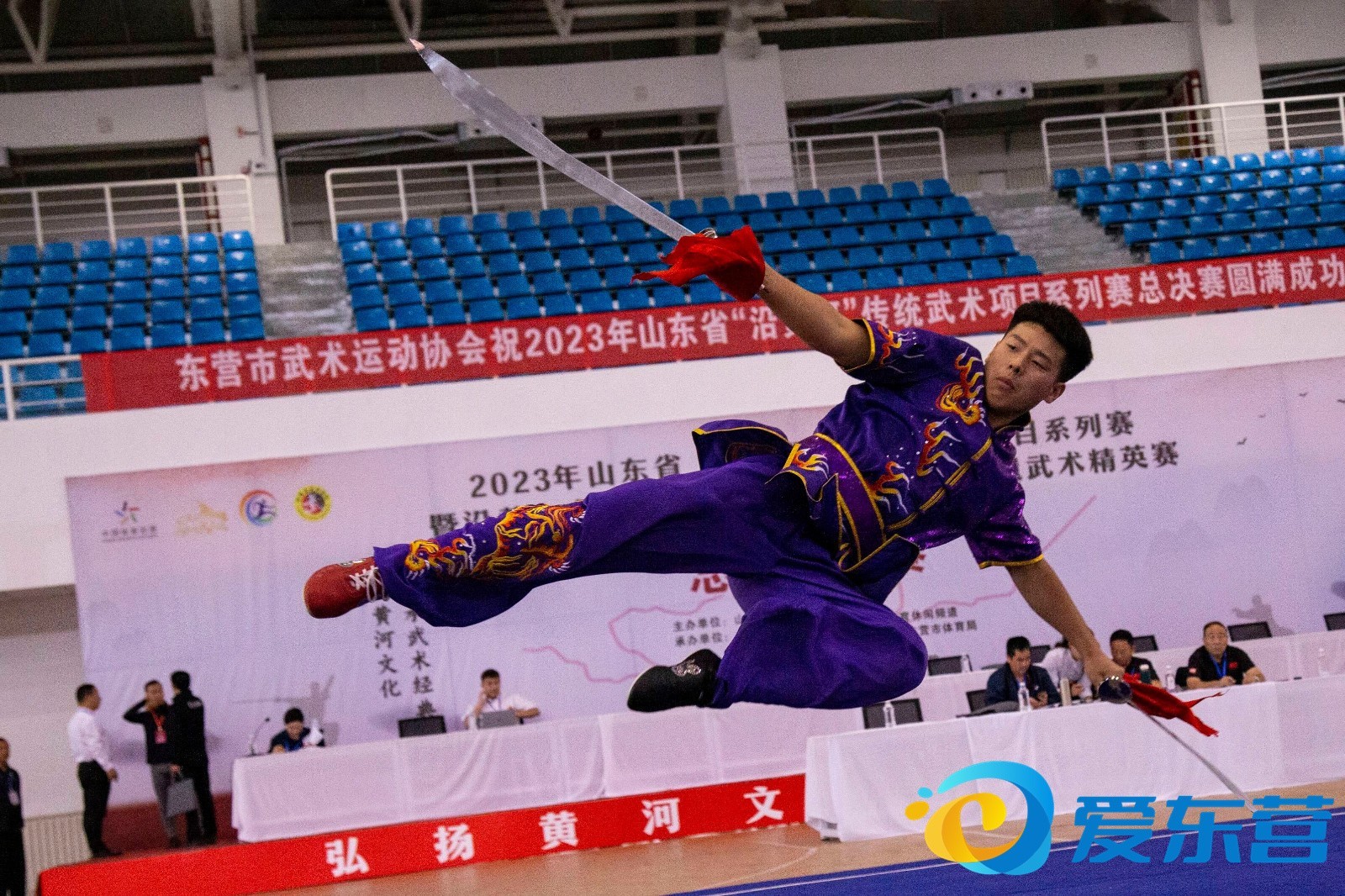 00e0fce8d12d364136f37d57fe00ed3b