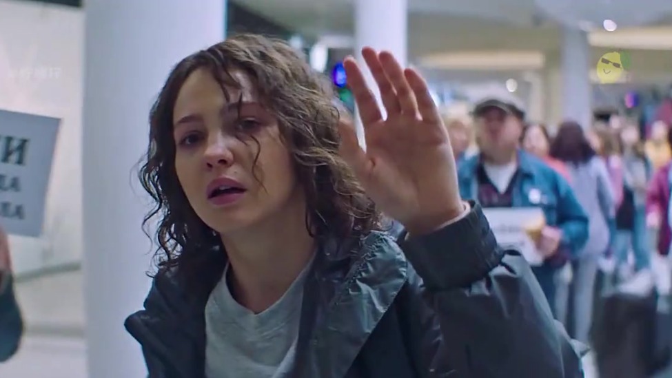 去世7年的丈夫出现在眼前，身边的女人竟跟自己长相一样