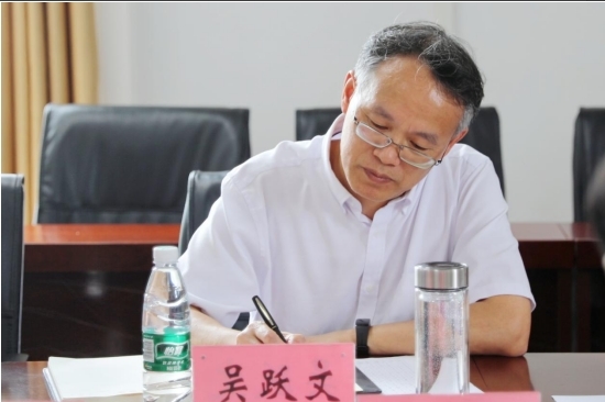 赣州职业技术学院召开教授、博士及青年教师代表座谈会