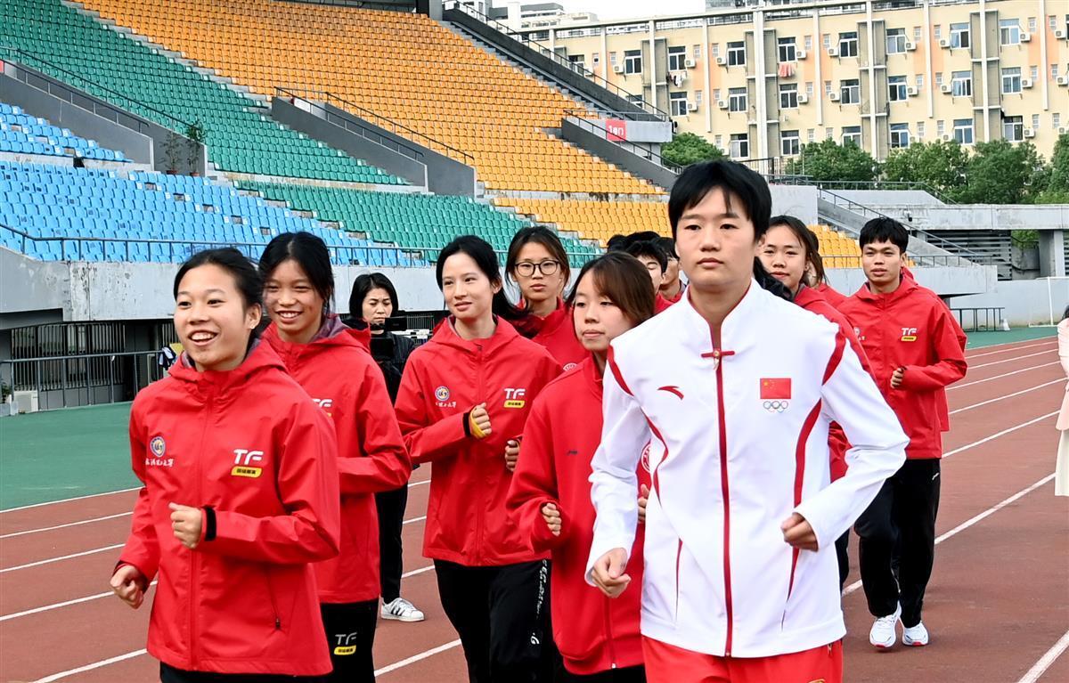 返校参加首训