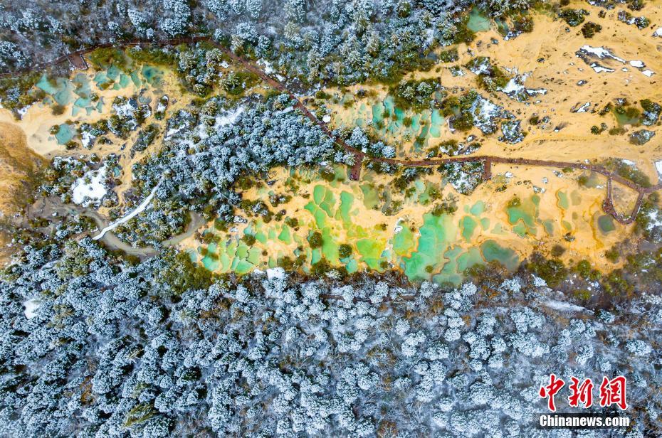 四川黄龙雪后美景如画