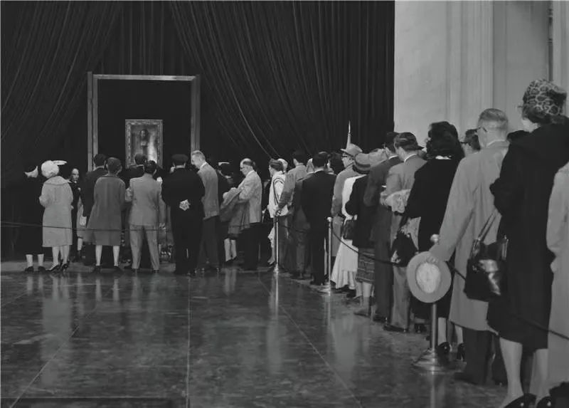 △1963年《蒙娜丽莎》借展美国华盛顿国家美术馆时的场面