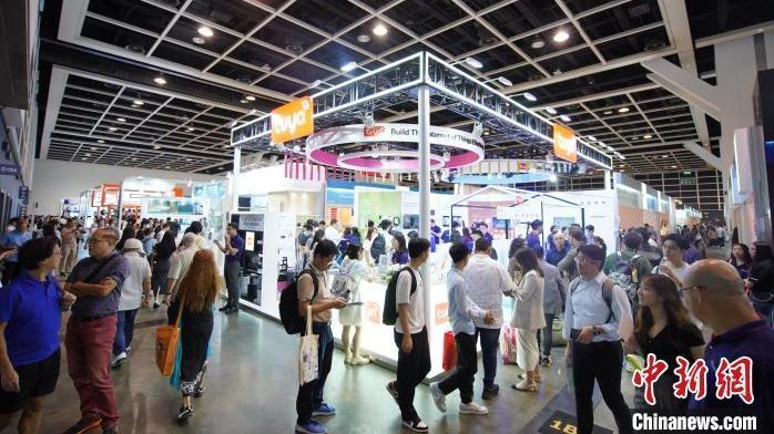 香港秋季电子产品展开幕 商家展示创新科技产品_凤凰网