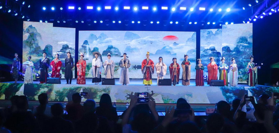 南昌影视传播职业学院举办首届教学成果展暨2023级迎新晚会