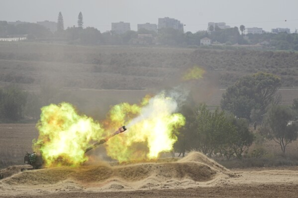 以色列炮兵向加沙开火 图源：外媒