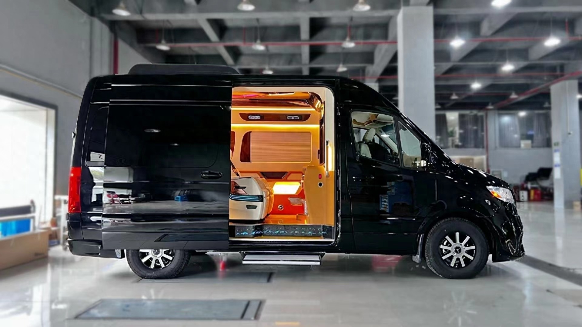 奔驰斯宾特七座豪华全隔断商务车现车_凤凰网汽车_凤凰网