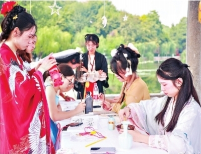 东湖听涛景区楚风雅集。