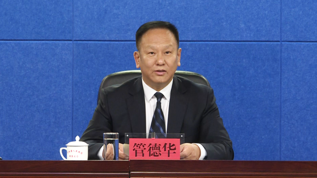 吉林省政数局副局长管德华介绍相关情况。图片来源：吉林发布