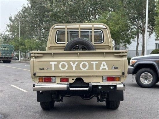 2022款丰田酷路泽lc79皮实耐用高性能