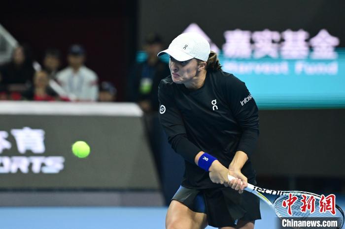 10月8日，斯瓦泰克在中网女单决赛中。　中新社记者 田雨昊 摄