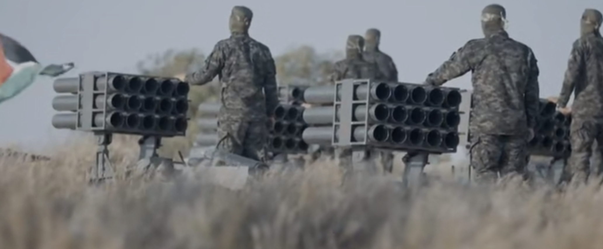 图为“哈马斯”装备的“拉乔姆”多管火箭炮，早已不再是过去手搓的简易火箭弹。
