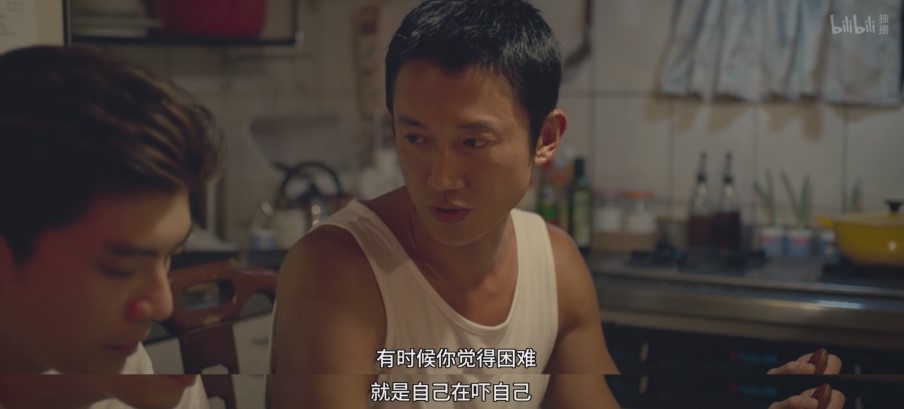高嘉岳鼓励三弟
