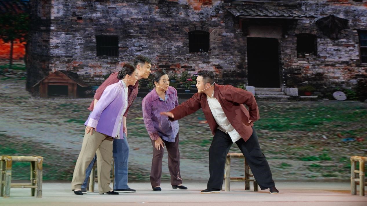 九江市首部乡村振兴现实题材黄梅戏《只为乡愁》在彭泽县首演