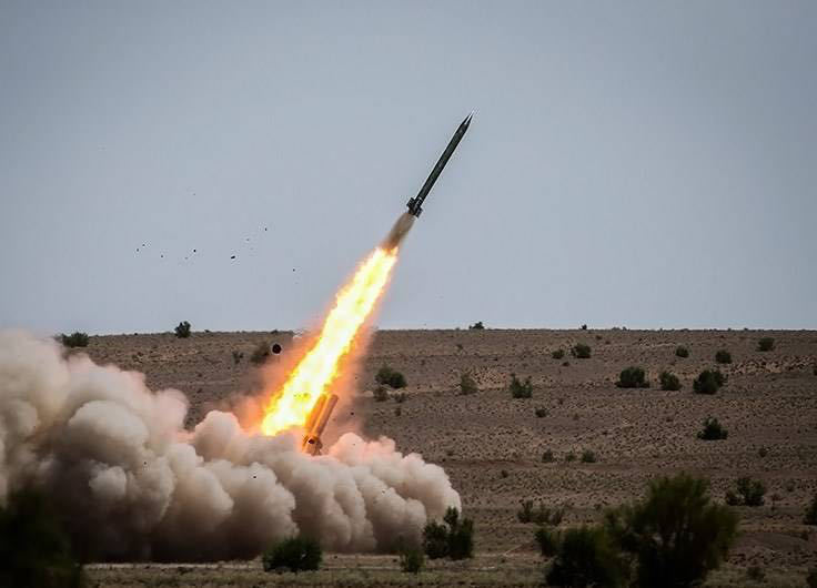 伊朗军队发射“法吉尔”-5 导弹