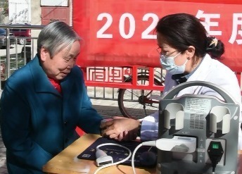 “花式”暖心活动迎重阳　肃州社区洋溢浓浓敬老情