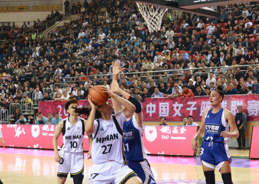 2023—2024赛季中国女子篮球联赛河南济源赛区开赛 河南女篮首战惜败辽宁女篮