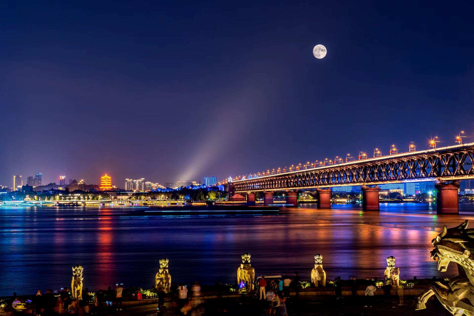 长江大桥夜景。