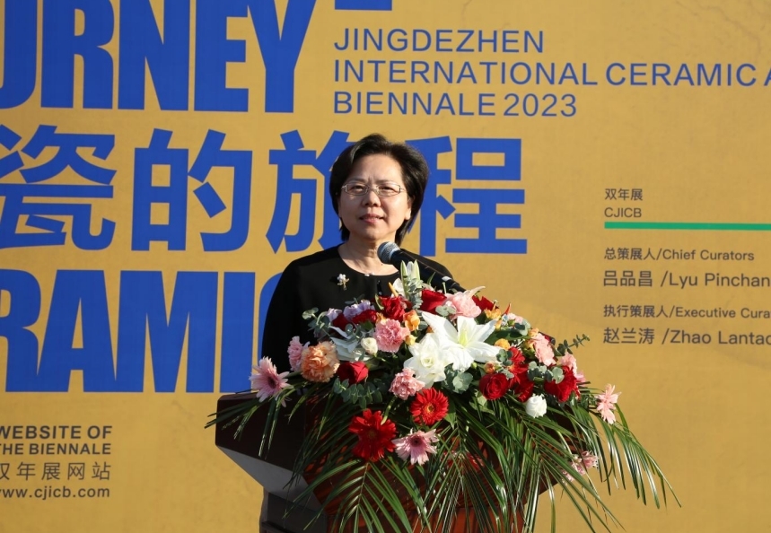 江西省文化和旅游厅党组书记、厅长梅亦宣布展览开幕